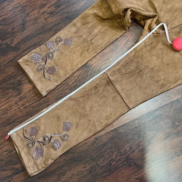 ST. JOHN BY MARIE GRAY micro suede embroidered patch flare high rise pants 4 EUC - Picture 13 of 16